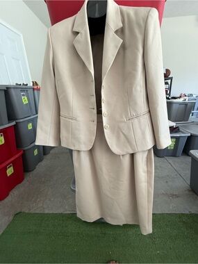 Cream Women's Skirt Suit - Classic Blazer & Pencil Skirt p48
